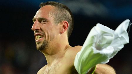 VIDEO Fanul care nu va uita niciodată calificarea lui Bayern! Ce i-a băgat Ribery în pantaloni când era scos forțat din teren