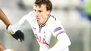 Fără eroare! Cifrele lui Chiricheș în Aston Villa - Tottenham 0-2, primul meci în Premier League pentru român