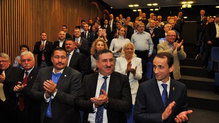 LIVE BLOG | Covaliu câștigă lupta cu Szabo pentru COSR. Boroi, noul secretar general. Următorul comandant al CSA Steaua trebuie să continue lupta cu Becali. Efect de domino: Laura Badea, șefă la FR Scrimă? | CULISE