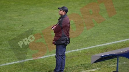 Schimbare la pauză. Iese "Mercedes", intră "Nike"