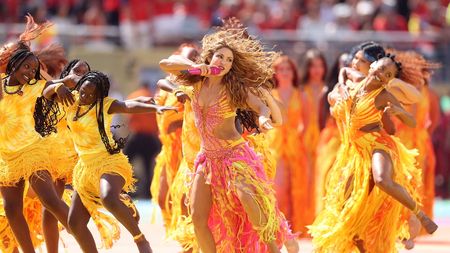 S-a aflat cu ce sume au fost plătiți Shakira și Justin Bieber pentru a cânta la Campionatul Mondial 2026