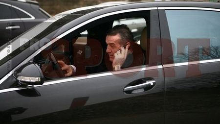 Ziariștii francezi au venit să-l întrebe pe Becali despre situația prin care trece Dinamo:** "Au murit de râs când le-am spus ce părere am"