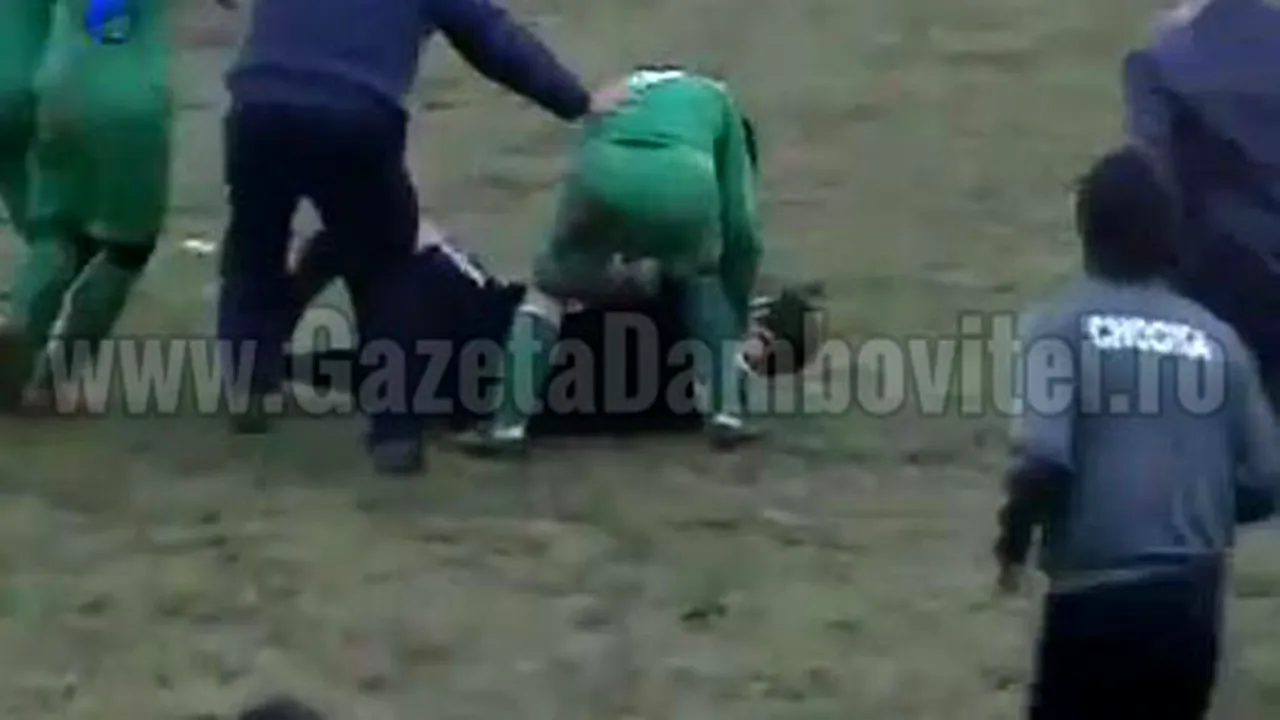 Violențele continuă pe terenurile de fotbal din România: arbitrii, bătuți CRUNT de patronul gazdelor! 