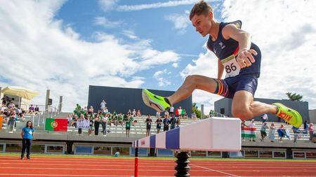 Chilia Veche, o urbe cu 2.000 de locuitori din Delta Dunării, oferă cel mai bun produs sportiv la 3000 de metri obstacole! Cine este Alin Mihai Savlovschi: „Toți copiii zboară către oraș, imediat se duc la Tulcea”. EXCLUSIV