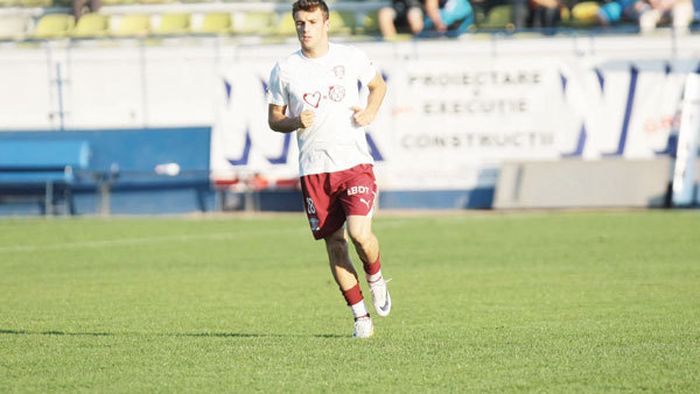 A plătit ca să joace?** Asta le întrece pe toate: Rapid i-a cerut unui jucător 10 mii de euro ca să îl lase liber, deși este datoare la fotbalist