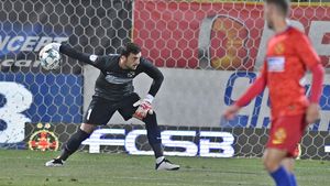 Dănuț Lupu sare în apărarea lui Cătălin Straton: „Dacă Dinamo dă un jucător afară, nu înseamnă că nu trebuie să se ducă la FCSB”