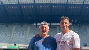 Cel mai exigent critic al fotbalistului etapei. „Nu este omul care să te felicite prea des". Ce a pățit eroul lui „U" Cluj când a vrut să meargă la meciurile CFR-ului. INTERVIU