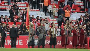 Imagini desprinse dintr-o altă lume: turcii au adus fanfara la stadion! Cum au reacționat fanii României