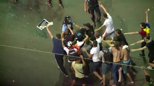 EXCLUSIV | Rădoi și un alt punct de vedere după protestele din Piața Victoriei: "Nu sunt de acord". Cum a comentat fostul căpitan din Ghencea violențele din București
