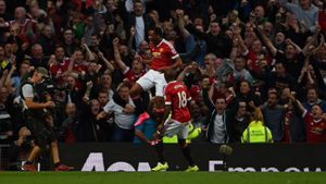 Pantilimon "dă ochii" cu un "Marțian". Românul stă între puștiul minune al lui United și un record vechi de 43 de ani