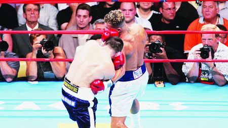 Poveste din Atlantic City!** Criticle lui Doroftei la adresa partidei Bute - Mendy! VIDEO Merita 'Dorin' Oscarul pentru căzătura din meciul cu Gatti?