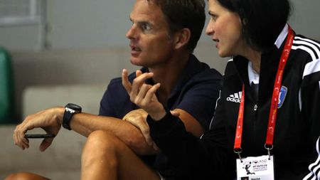 IMAGINEA ZILEI | Un mare star crescut în școala de fotbal al lui Ajax a "cules" informații din handbal de la Narcisa Lecușanu