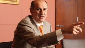 Copos:** "Dinu Gheorghe, zis și Stalin, face presiuni la arbitri! Îl aștept în Giulești!"