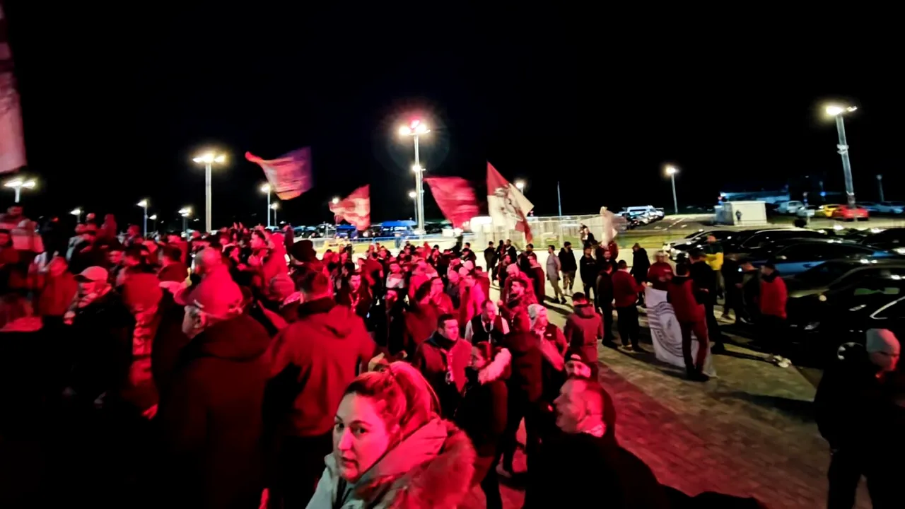 Tensiuni uriașe la Sepsi - Rapid! Galeria giuleștenilor a părăsit stadionul în minutul 15, după ce startul partidei fusese amânat