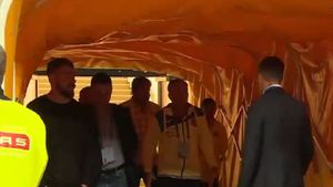 MM Stoica l-a așteptat pe Dan Petrescu pe tunel, înaintea derby-ului. FOTO | Ce s-a întâmplat între cei doi, după săptămâni de "război" al declarațiilor