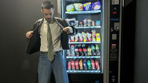 Fiul adoptat de Marcel Pușcaș și de Luminița Anghel a ajuns să ceară bani pe Tik Tok: „Nu pot să fac față cu 2.500 lei. Am credit, am chirie de 250 de euro”