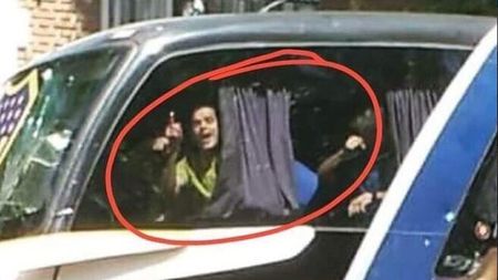 Imaginea care amplifică tensiunile în Argentina. Fanii lui River Plate ar fi fost provocați de jucătorii de la Boca Juniors. Returul finalei de Copa Libertadores a fost amânat
