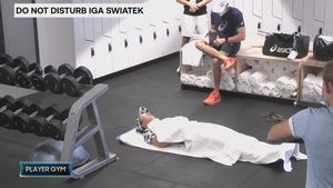 Moment bizar la Australian Open înaintea meciului Sorana Cîrstea - Iga Swiatek! Poloneza și-a făcut siesta chiar în vestiar: „Nu o deranjați!" FOTO