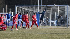 VIDEO | Fază antologică în Liga 3! Echipa lui Florin Costea a trimis mingea în bară de trei ori în aceeași fază, a pierdut jocul și a cedat locul 1 trupei lui Ovidiu Burcă