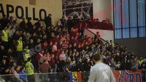 "Eternul derby" a început pe străzile Bucureștiului. Înainte de meciul de handbal de azi, suporterii lui Steaua și Dinamo s-au bătut crunt 