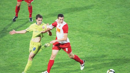 Izvoranu: „Alexa să nu se mai dea rotund"