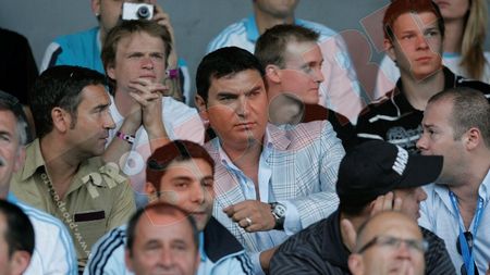 Borcea,** pus la punct de stewarzi