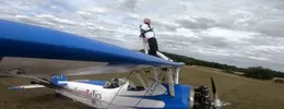 O femeie, în vârstă de 93 de ani, a zburat, legată de aripa unui avion. “Am vrut să fac acest lucru pentru a-mi dovedi mie însămi că încă mai pot”