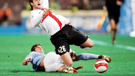 „A căzut" și Chivu!