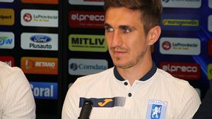 Vătăjelu strânge rândurile: "Să luăm șase goluri în trei meciuri nu e bine". Ce spune despre meciul cu Sabail și despre fostul său coleg de la Sparta Praga: "O să-i dedic fiecare gol pe care îl voi marca"