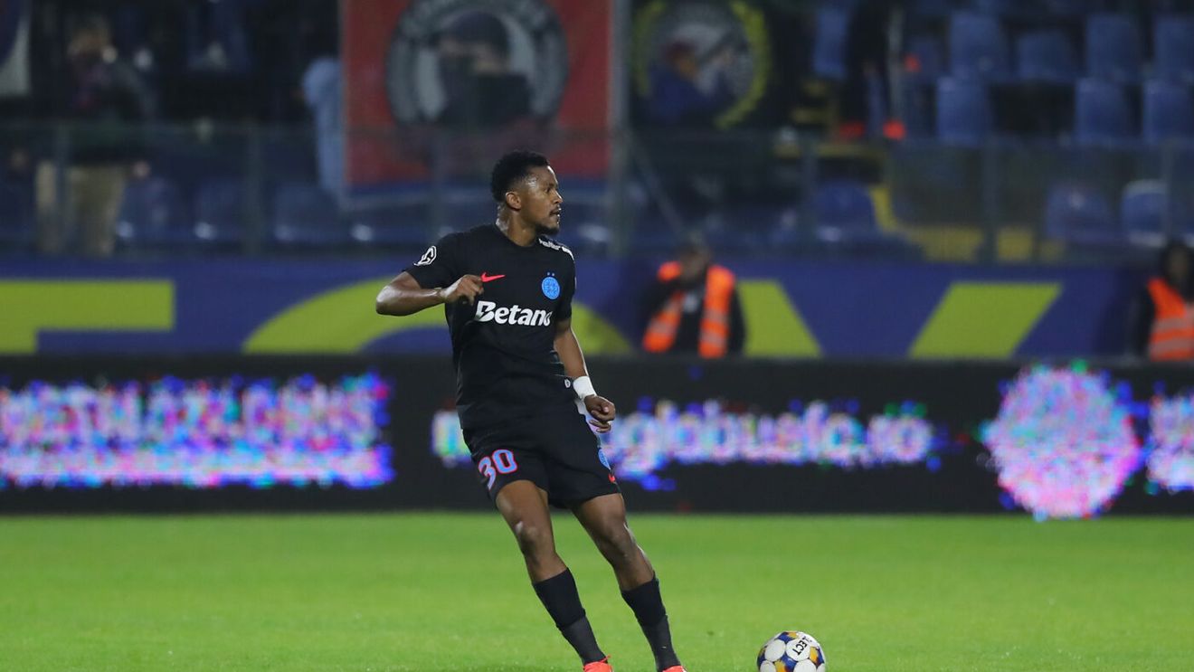 Vai de steaua noastră! Deși în superioritate numerică din minutul 27, FCSB pierde 0-1 cu Steaua Roșie Belgrad pe gafa lui Ngezana iar calificarea din grupa Europa League e tot mai departe