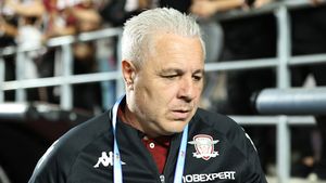 Marius Șumudică, anunț oficial despre plecarea de la Rapid. A luat decizia finală și a dat vestea cu Victor Angelescu lângă el: „Eu asta vreau și la anul. Dacă voi fi liber, iau în calcul alte oferte”