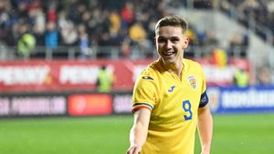 Fotografia cu Louis Munteanu semnând contractul cu CFR Cluj. Clauzele surpriză ale transferului realizat între Nelu Varga și Fiorentina. EXCLUSIV