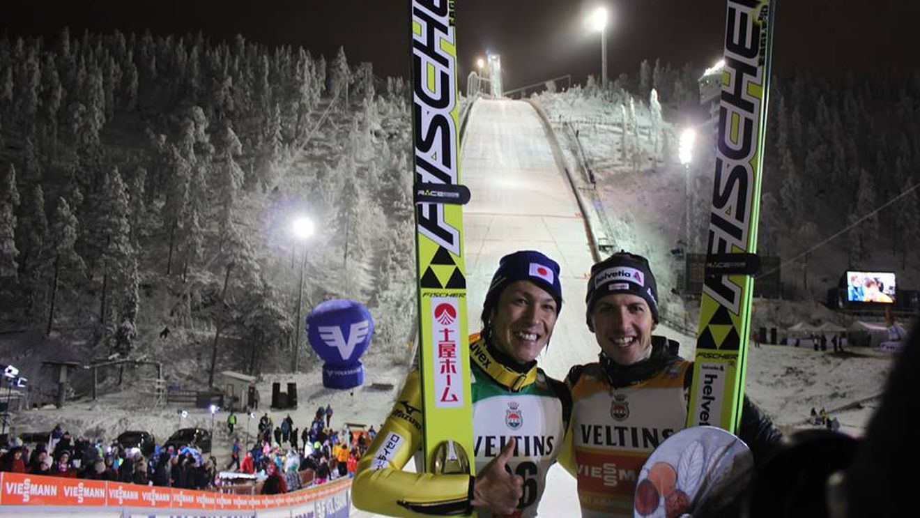 SĂ‚RITURI CU SCHIURILE | Simon Ammann, "zile incredibile" la Kuusamo: a zburat de două ori de peste 140 de metri și este noul lider în cursa pentru Marele Glob de Cristal 