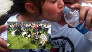 VIDEO ÎNFIORĂ‚TOR! Haosul s-a declanșat la Istanbul!** Suporterii lui Beșiktaș și-au demolat la propriu stadionul! Vezi ce s-a întâmplat