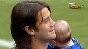 VIDEO/ Chivu, medaliat alături de fiica sa Natalia