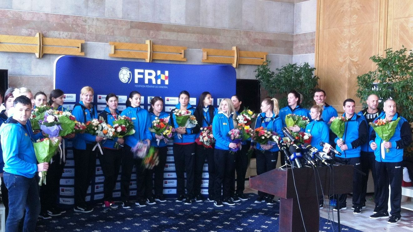 Sosirea handbalistelor olimpice. De ce n-au fost reprezentanții MTS și COSR la aeroport. CSM București - patru buchete de flori! Pe cine a mai pus ochii clubul primăriei?