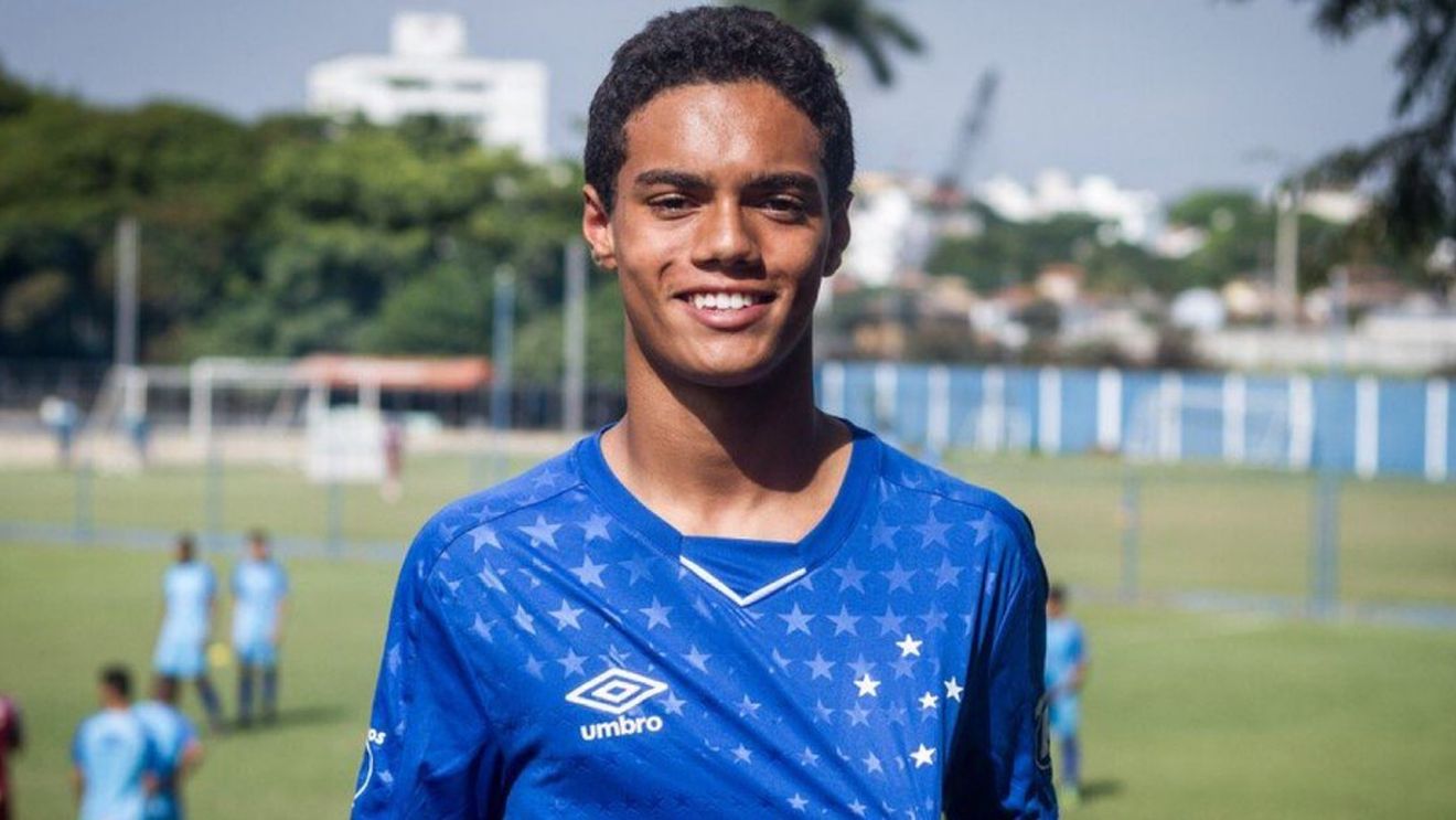 Fiul lui Ronaldinho nu a avut nevoie de tatăl său să impresioneze. Joan Mendes a semnat cu un club uriaș fără ca oficialii echipei să știe cine este de fapt | VIDEO