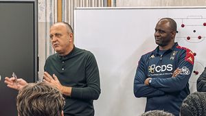 Lovitura pe care Dan Șucu vrea să o dea. Negociază transferul cu Napoli