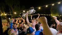 Oltenii lui Mihai Rotaru au petrecut cu lăutari până în zori, pe malul lacului, după câștigarea titlului în Superliga