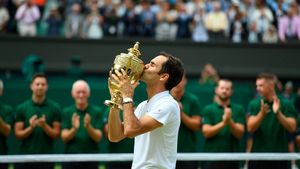 LIVE BLOG | Roger, uriașul. "Este incredibil ce mi se întâmplă". Federer scrie istorie la Wimbledon: este unicul jucător cu opt trofee pe iarba londoneză și 19 titluri de Mare Șlem în palmares. VIDEO: imaginile bucuriei 