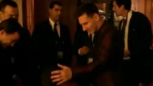 VIDEO | Dialogul care nu s-a văzut la televizor. Messi și Ronaldo, filmați în culisele galei Balonului de Aur: „Nu te rușina”
