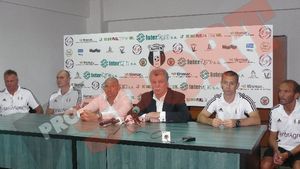 "Vamă" face curățenie la Astra: rămân doar zece jucători!** "Vrem o echipă care să inspire teamă" FOTO Ploieștenii își prezintă stafful