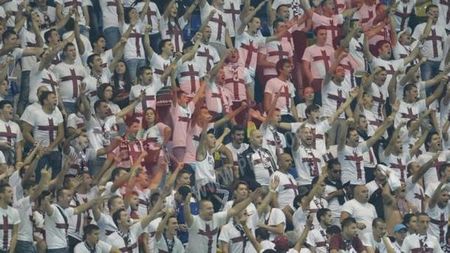 Au avut meciul lor!** Zeci de fani au părăsit arena și au încercat să își demonstreze "superioritatea" pe culoarele de acces