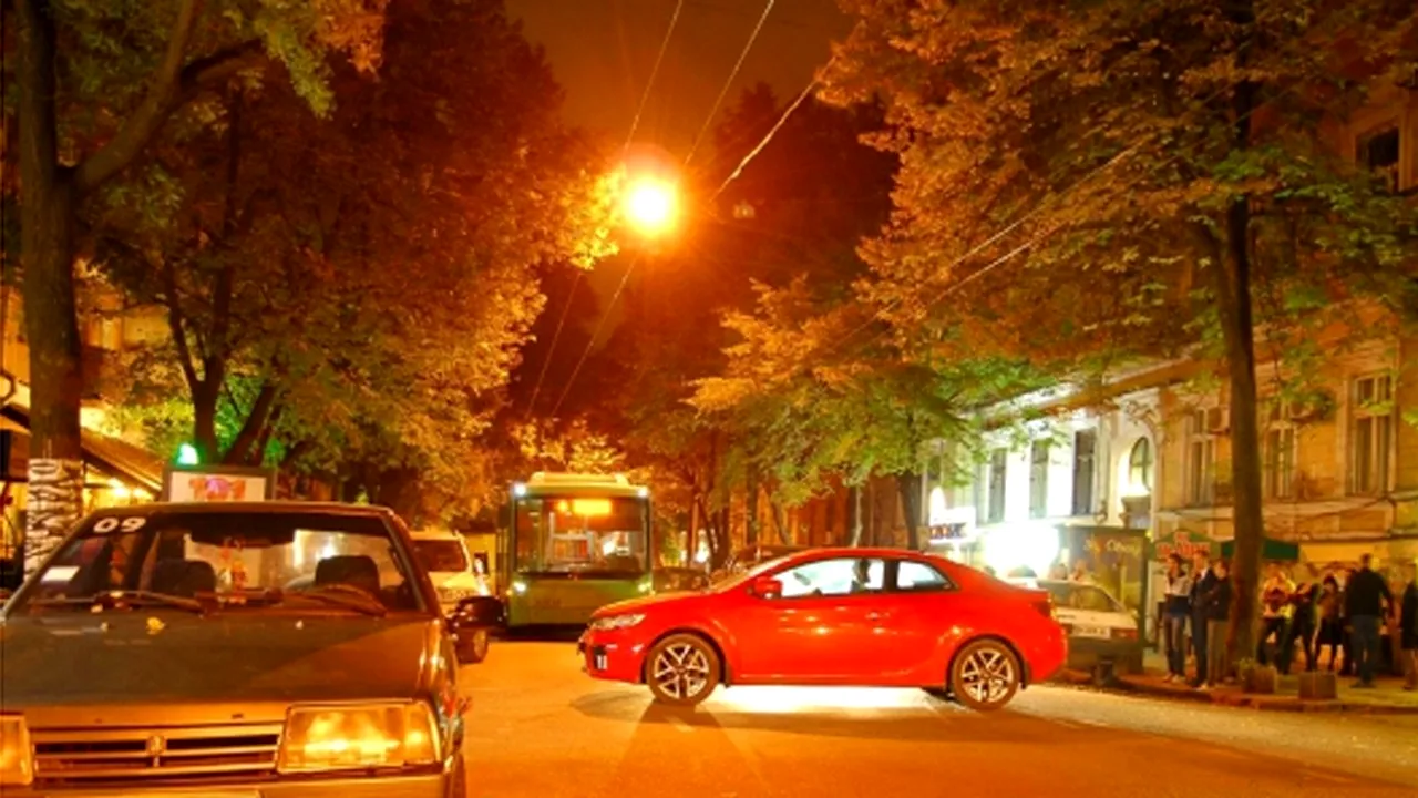 FOTO - Cum a parcat o femeie mașina pe un bulevard