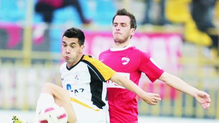 "Câinii", suspectați că joacă la cacealma:** au trimis ȘAPTE oferte OFICIALE! Culisele transferului lui Pârvulescu la Dinamo