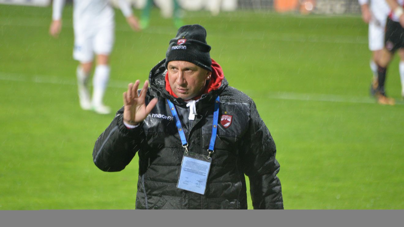 "Ce era să fac, să o iau pe mama din mormânt și s-o pun să joace!?" Vasile Miriuță a hotărât să spună lucrurilor pe nume. Mai mulți jucători vor fi trecuți pe linie moartă: "Și-au bătut joc de munca noastră. Vor vedea la TV meciul cu Gaz Metan"