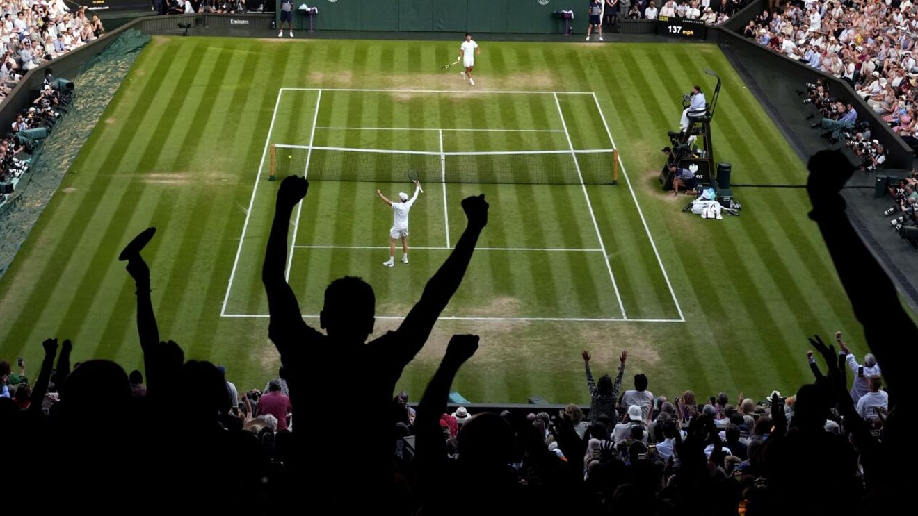 Arbitrul a oprit meciul Jannik Sinner – Carlos Alcaraz. A urmat un anunț neverosimil: „Vă rog să nu mai faceți asta”