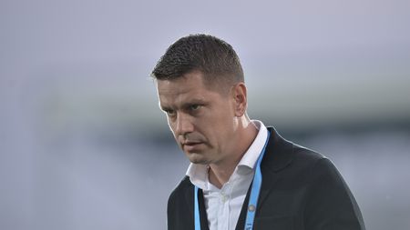 Stoican, "show" la conferința de presă: "Opriți-vă! Opriți-vă că am meci cu FCSB". Mesaj dur pentru conducere: "Vreau liniște! Lăsați-mi jucătorii în pace, nu-i mai jigniți. Nu sunt muritori de foame! Mănânc pe toată lumea care se ia de jucători"