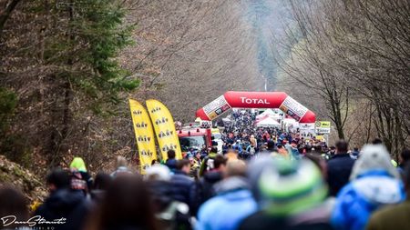 Fanii motorsportului au invadat Râșnovul. Victorie surpriză în deschiderea sezonului de coastă