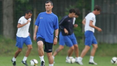 "Mai am nevoie de 2-3 jucători**, ne trebuie dubluri pe fiecare post"